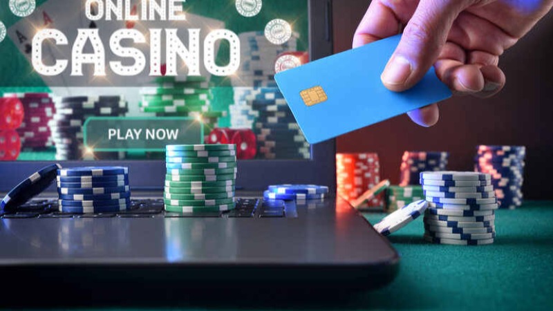 Live Casino vs Regular Online Games: How the Experience Differs and What to Choose